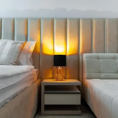 Gold House * Năvodari