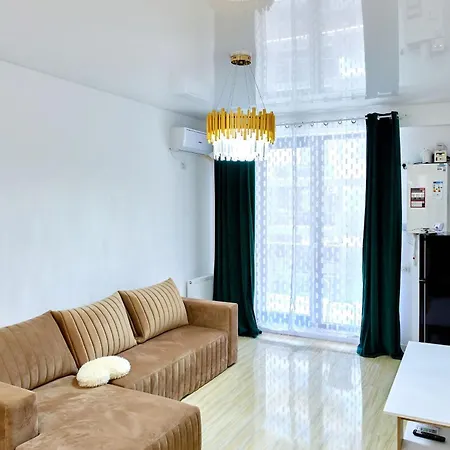アパート Gold House ナボダリ